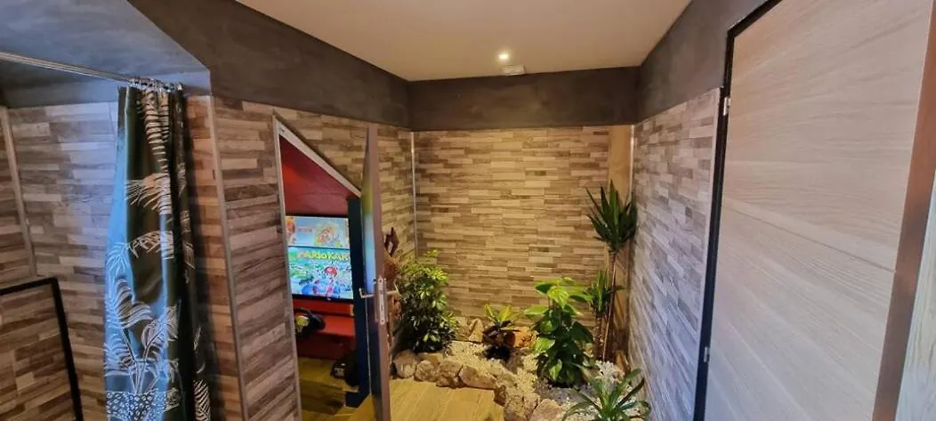 Rêves de vie, appartement vue mer, piscine non chauffée et spa privatifs Cassis 0*,