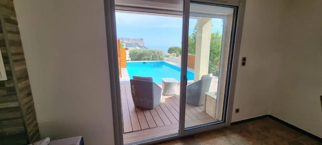 Rêves de vie, appartement vue mer, piscine non chauffée et spa privatifs Cassis