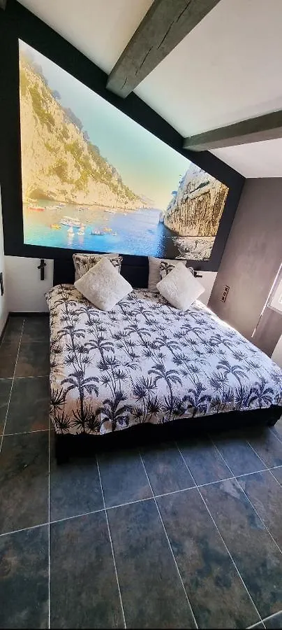 Rêves de vie, appartement vue mer, piscine non chauffée et spa privatifs Cassis